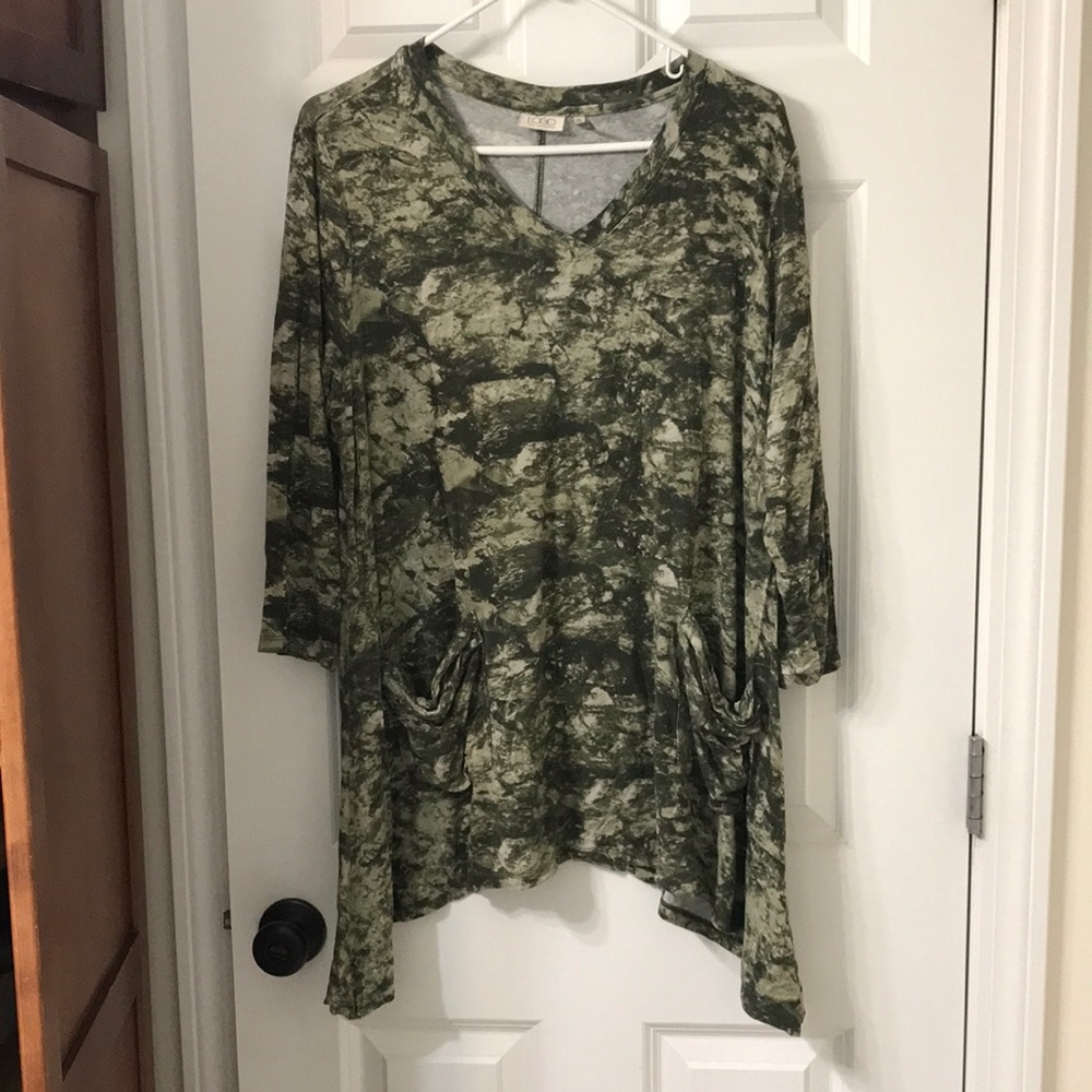LOGO: Lori Goldstein Tunic